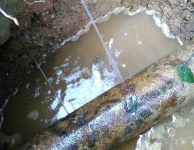 文圣楼顶渗水维修公司分享下地暖漏水的原因及检测方法。